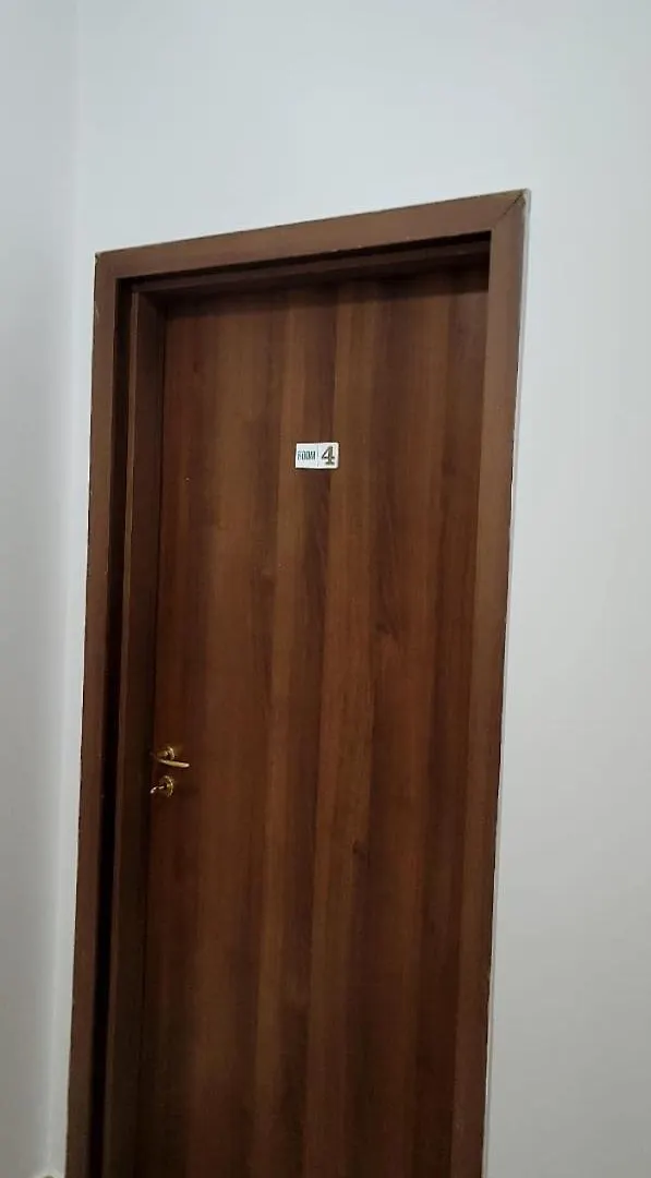 Bazar 4 Mini Apartament Tirana 0*,