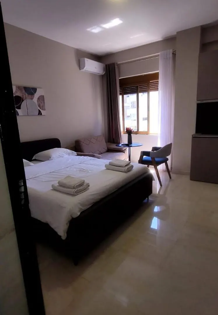 Bazar 4 Mini Apartament Tirana Albania