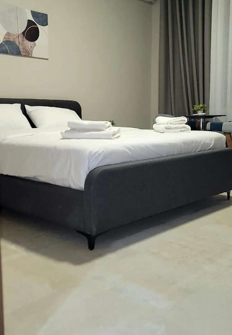 Bazar 4 Mini Apartament Tirana